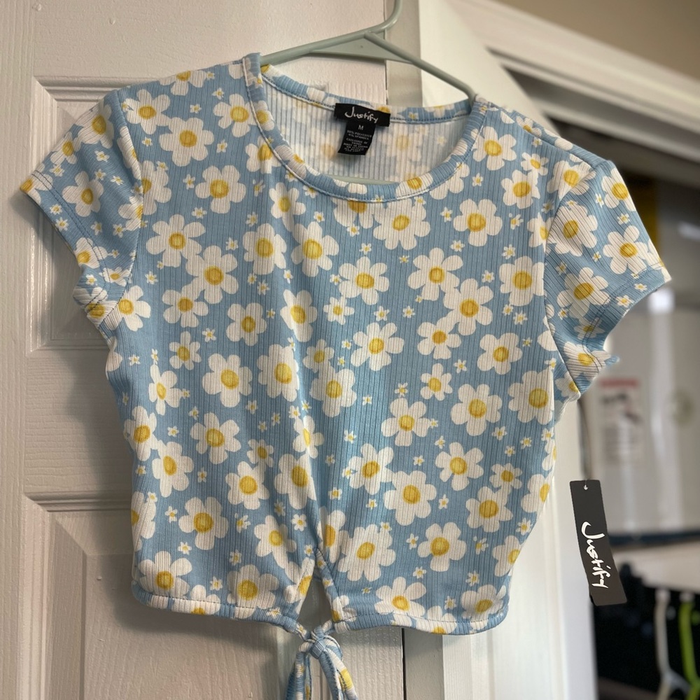 NWT cute crop shirt